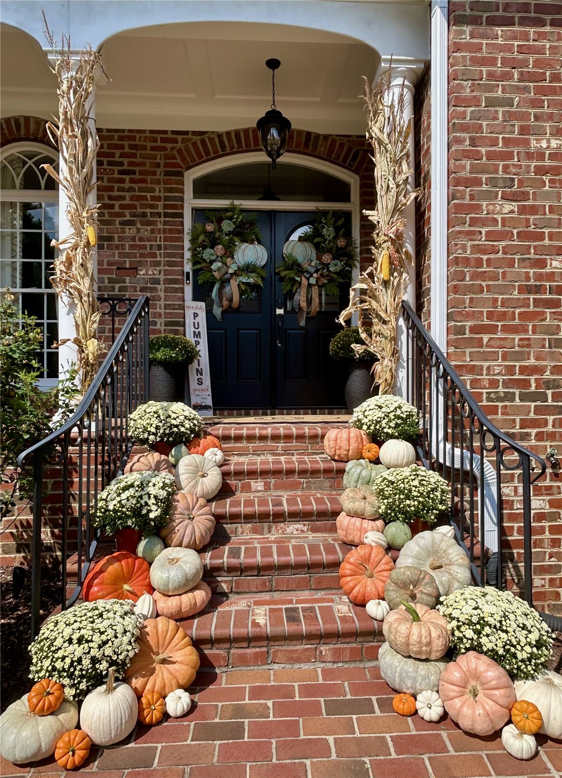 Upscale fall porch decor with gourds and jack o'lanterns